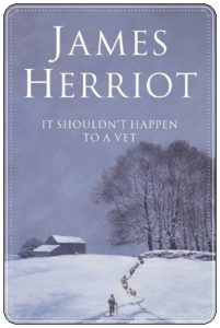 Book cover: “It Shouldn’t Happen to a Vet” by James Herriot (Michael Joseph, 1972); review of the audiobook read by Nicholas Ralph (Macmillan, 2020) [as part of “All Creatures Great and Small”]
